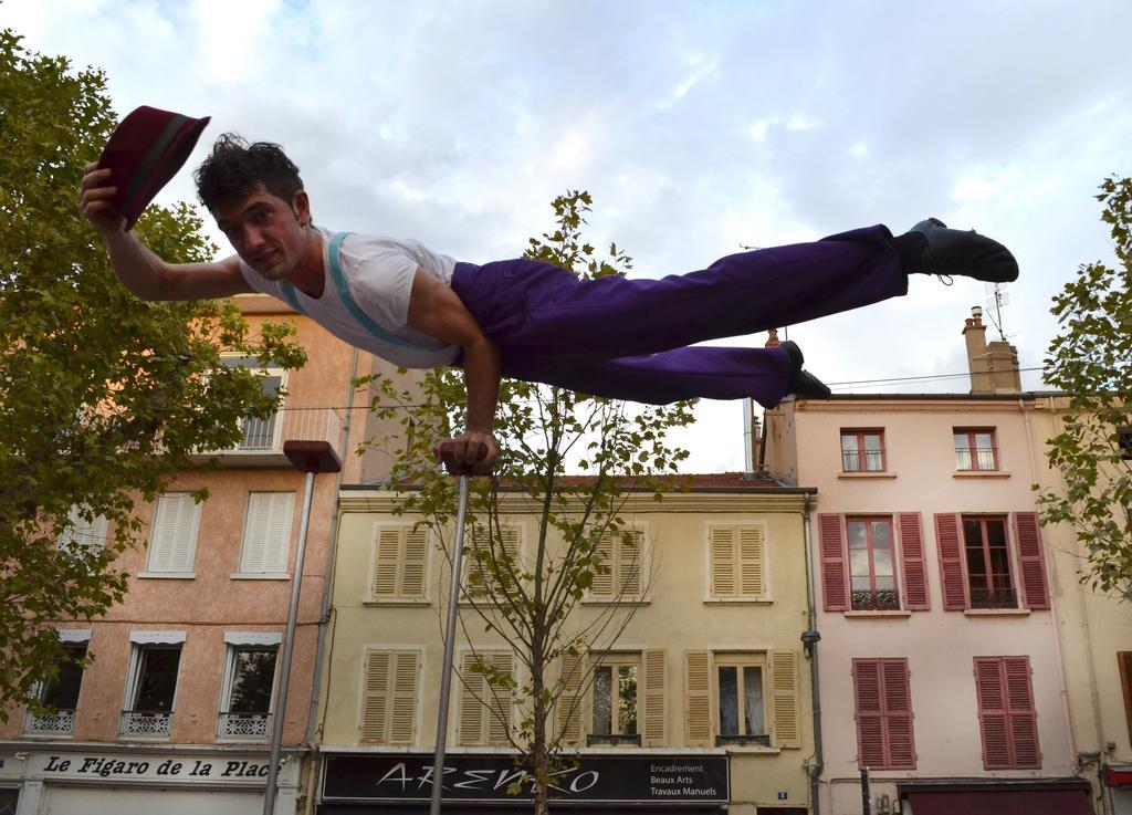 Bed and Breakfast Les Ateliers D'Art Roanne Exterior foto